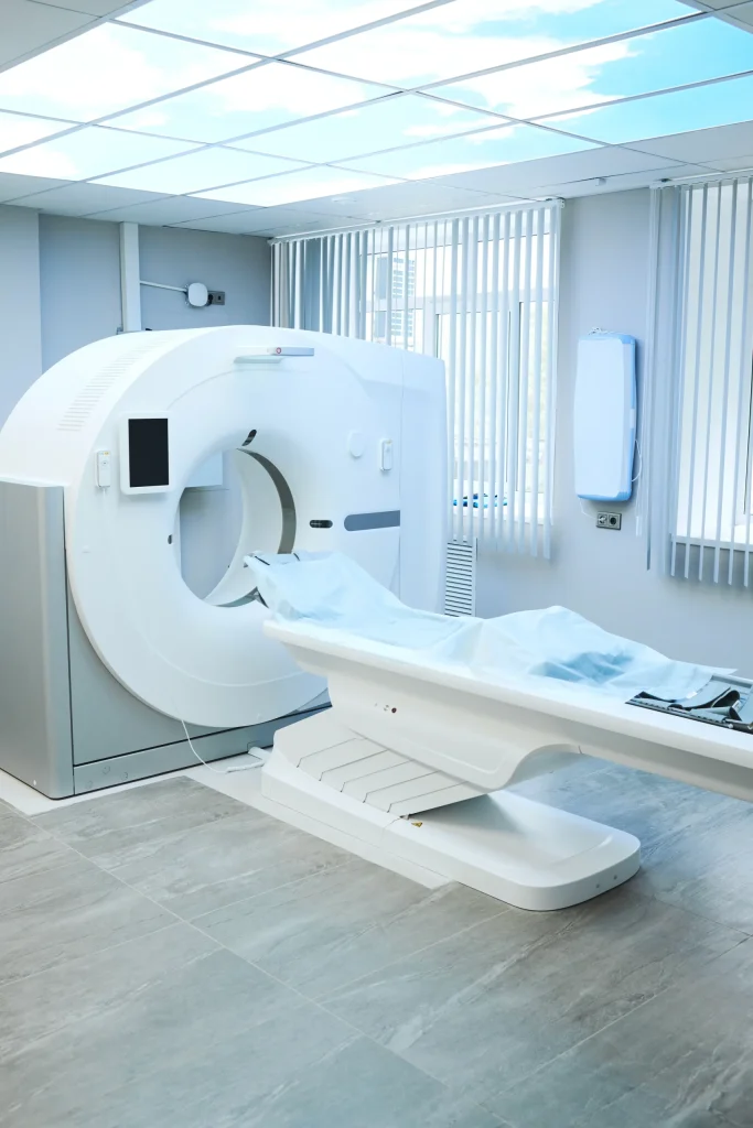 Echipament de radiologie intr-un spital.